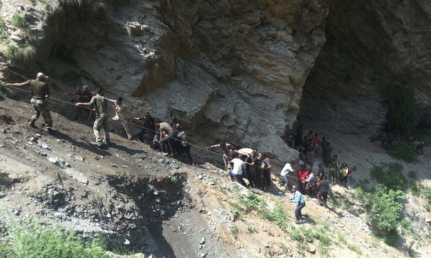 Bus crash in northern India kills at least 16 Hindu pilgrims