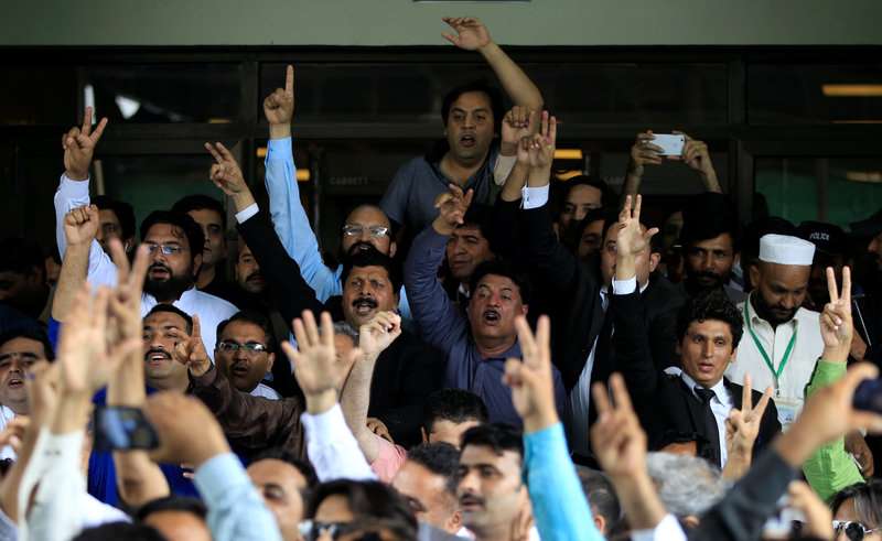 Pakistan PM Nawaz Sharif resigns after Supreme Court order to disqualify him - statement